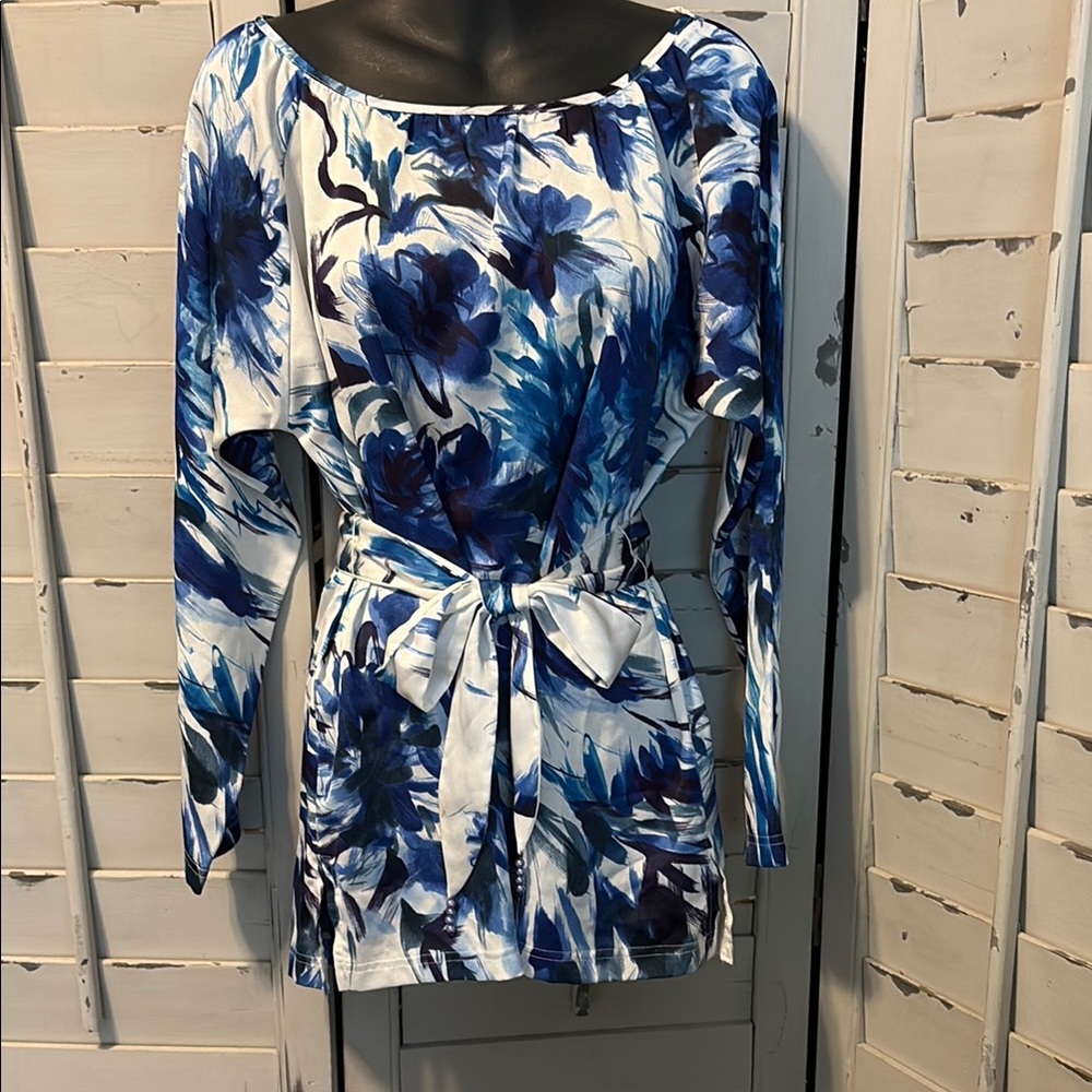 Peter Nygard Blue and White Sheath Blouse with Dolman Sleeves